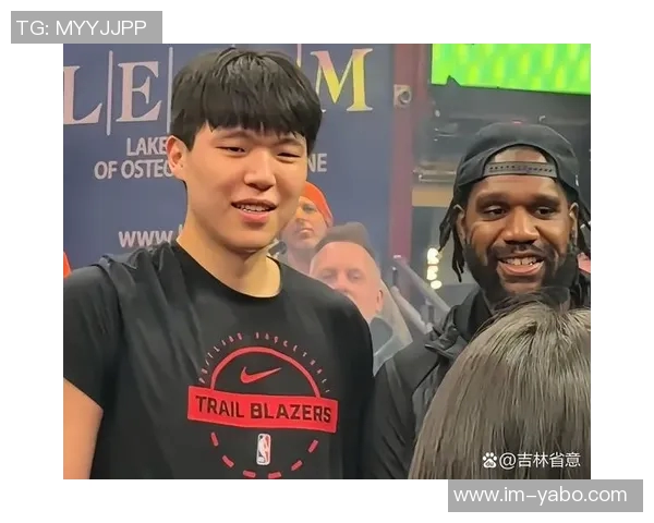 杨瀚森与奥登同框合影分享小圣诞树装饰喜悦时刻即将迎接12月的到来